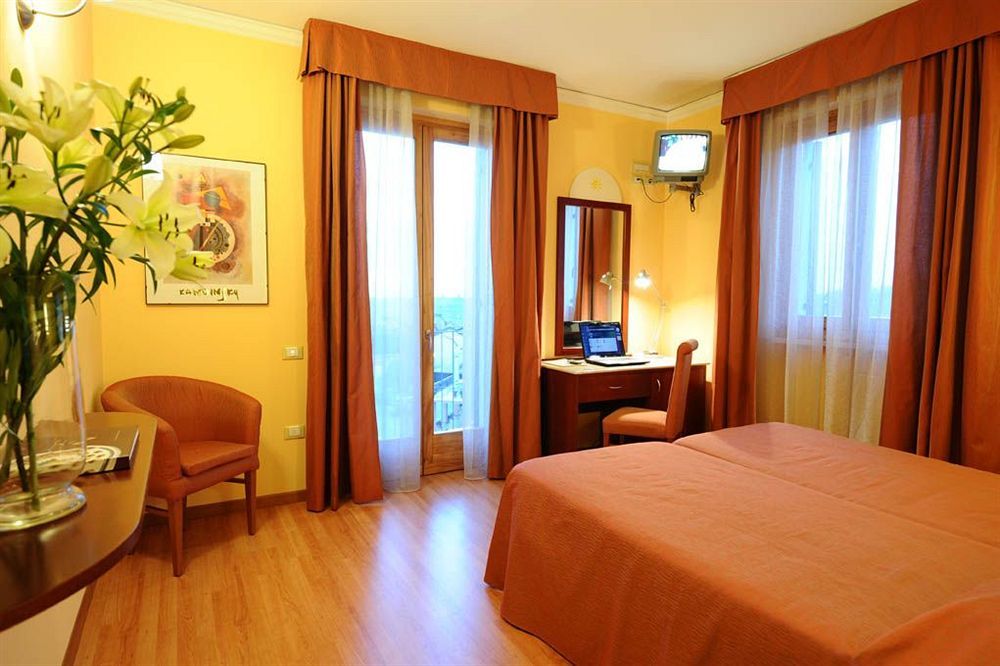 Hotel Al Sole - Enjoy Holiday Cavaion Veronese Exterior foto